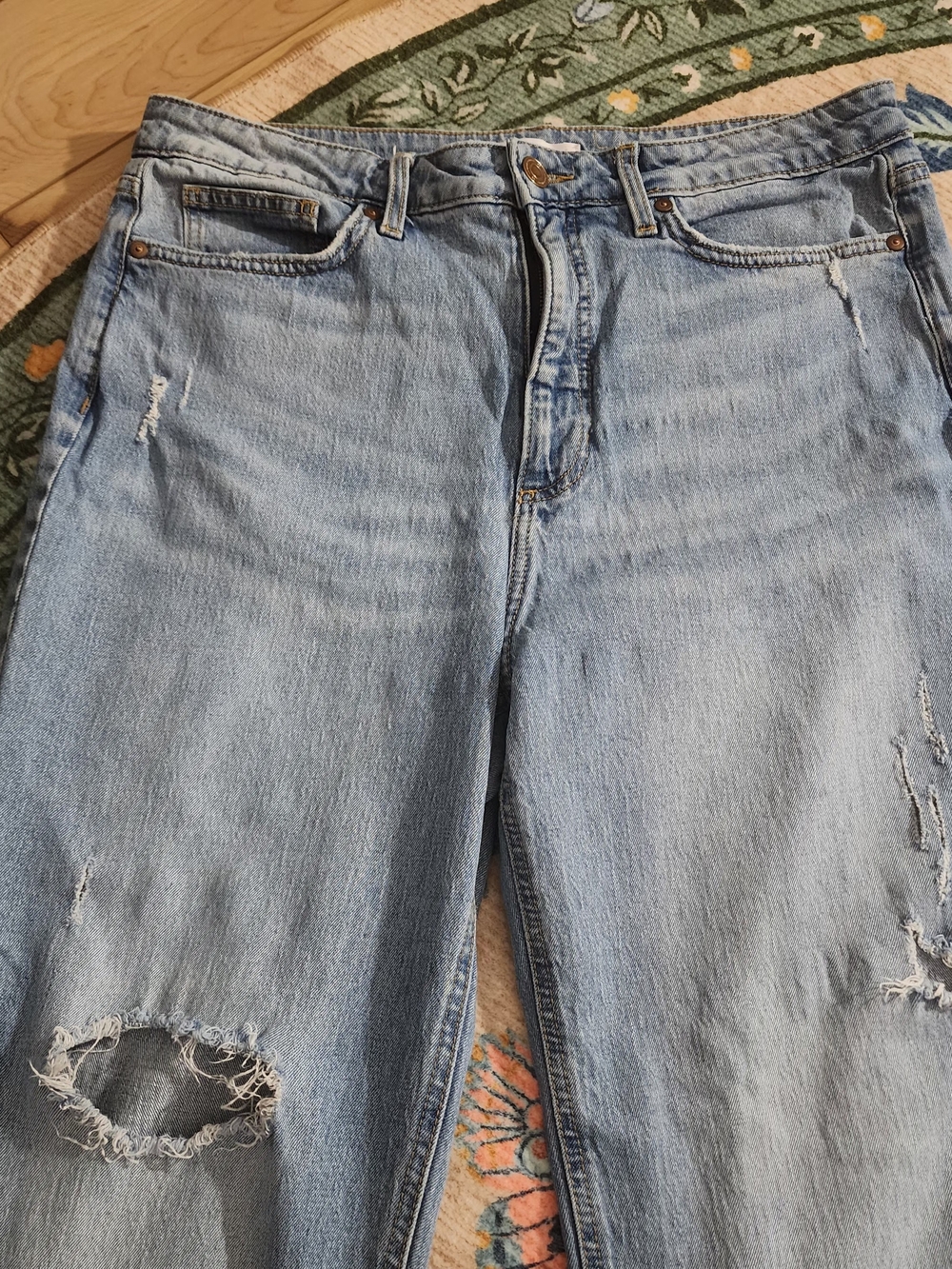 LC Lauren Conrad Light Blue Distressed Women’s Jeans